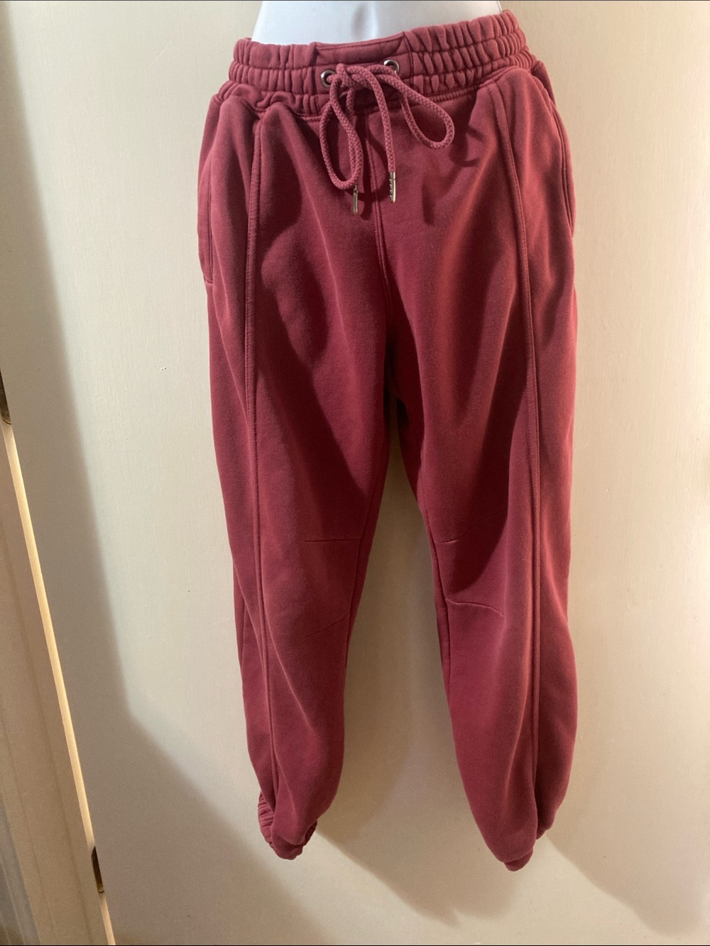 Free People dusty red sweats, size small. Inseam 29”. Size tag is nonexistent.